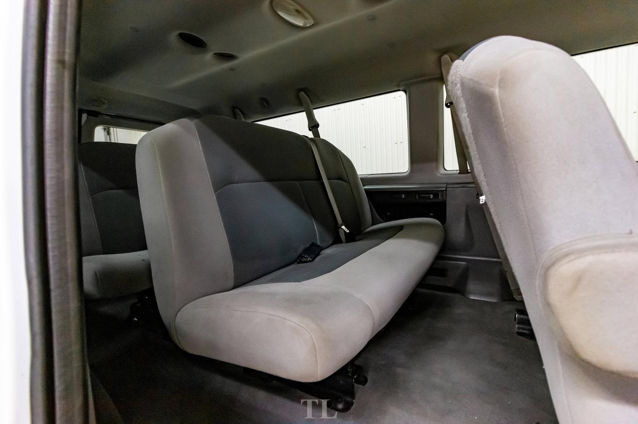 2009 Ford E-350 XLT Extended 15 Passenger Van Red Deer AB