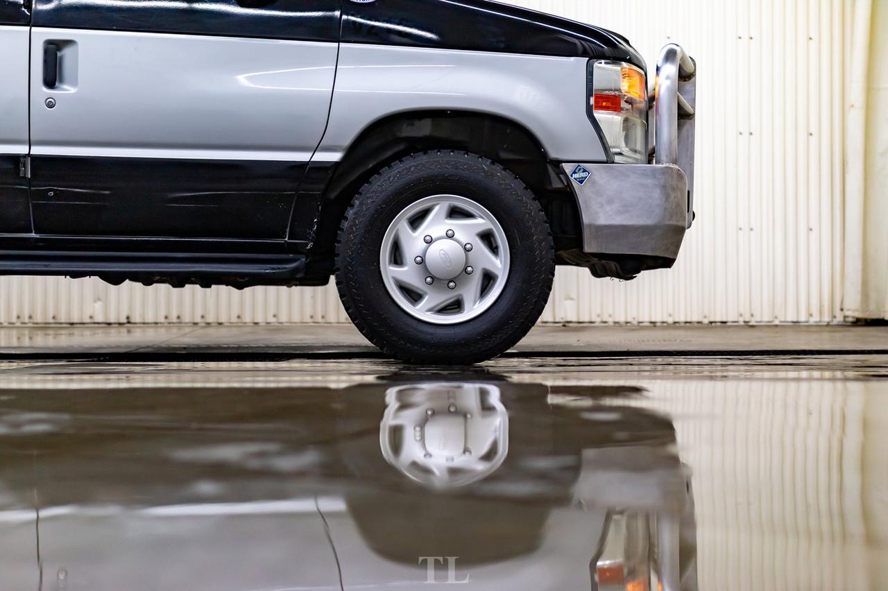 2009 Ford E-350 XLT Extended 15 Passenger Van Red Deer AB