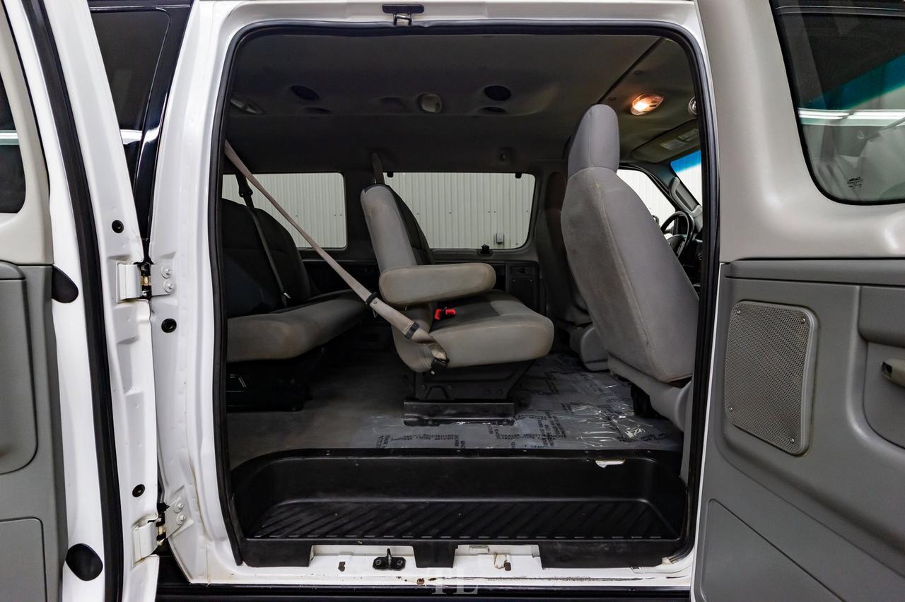 2009 Ford E-350 XLT Extended 15 Passenger Van Red Deer AB