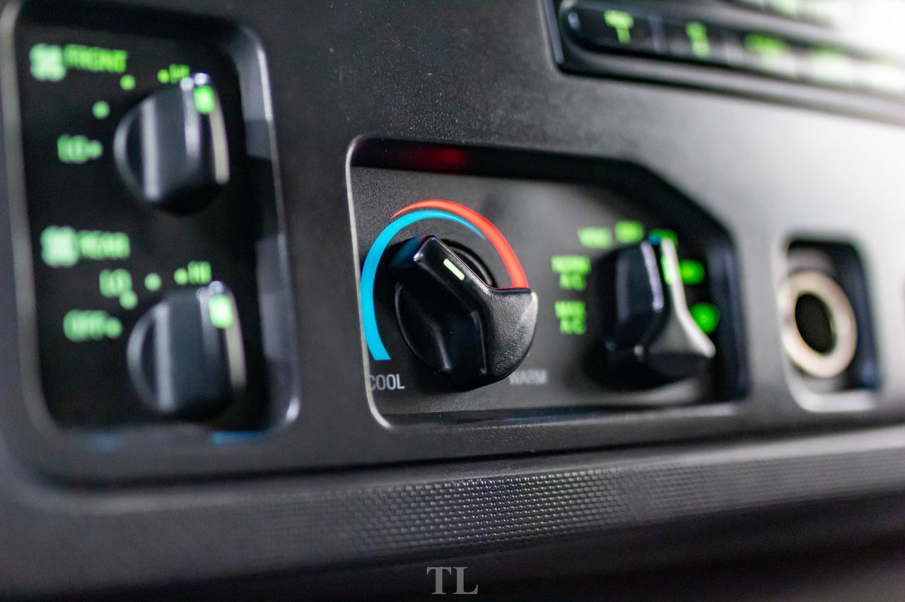 2009 Ford E-350 XLT Extended 15 Passenger Van Red Deer AB