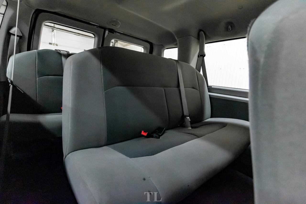 2009 Ford E-350 XLT Extended 15 Passenger Van Red Deer AB