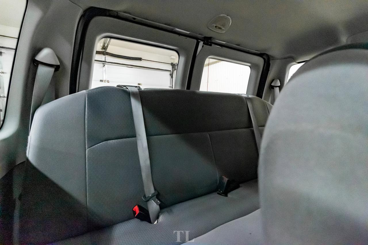 2009 Ford E-350 XLT Extended 15 Passenger Van Red Deer AB