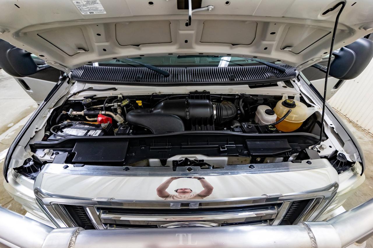 2009 Ford E-350 XLT Extended 15 Passenger Van Red Deer AB