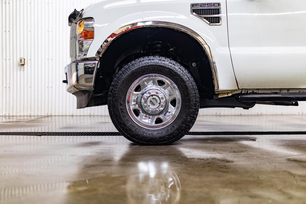 2009 Ford F-250 4x4 Crew Cab XLT Wild Fire Truck Red Deer AB