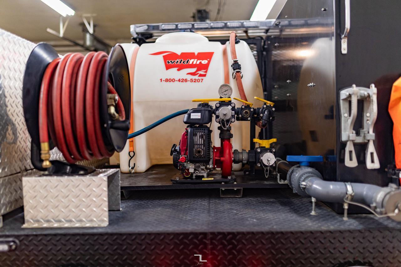 2009 Ford F-250 4x4 Crew Cab XLT Wild Fire Truck Red Deer AB