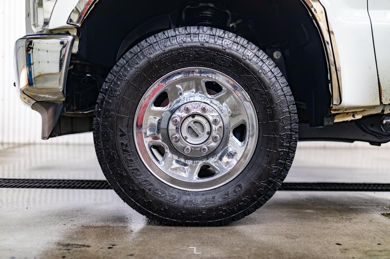 2009 Ford F-250 4x4 Crew Cab XLT Wild Fire Truck Red Deer AB