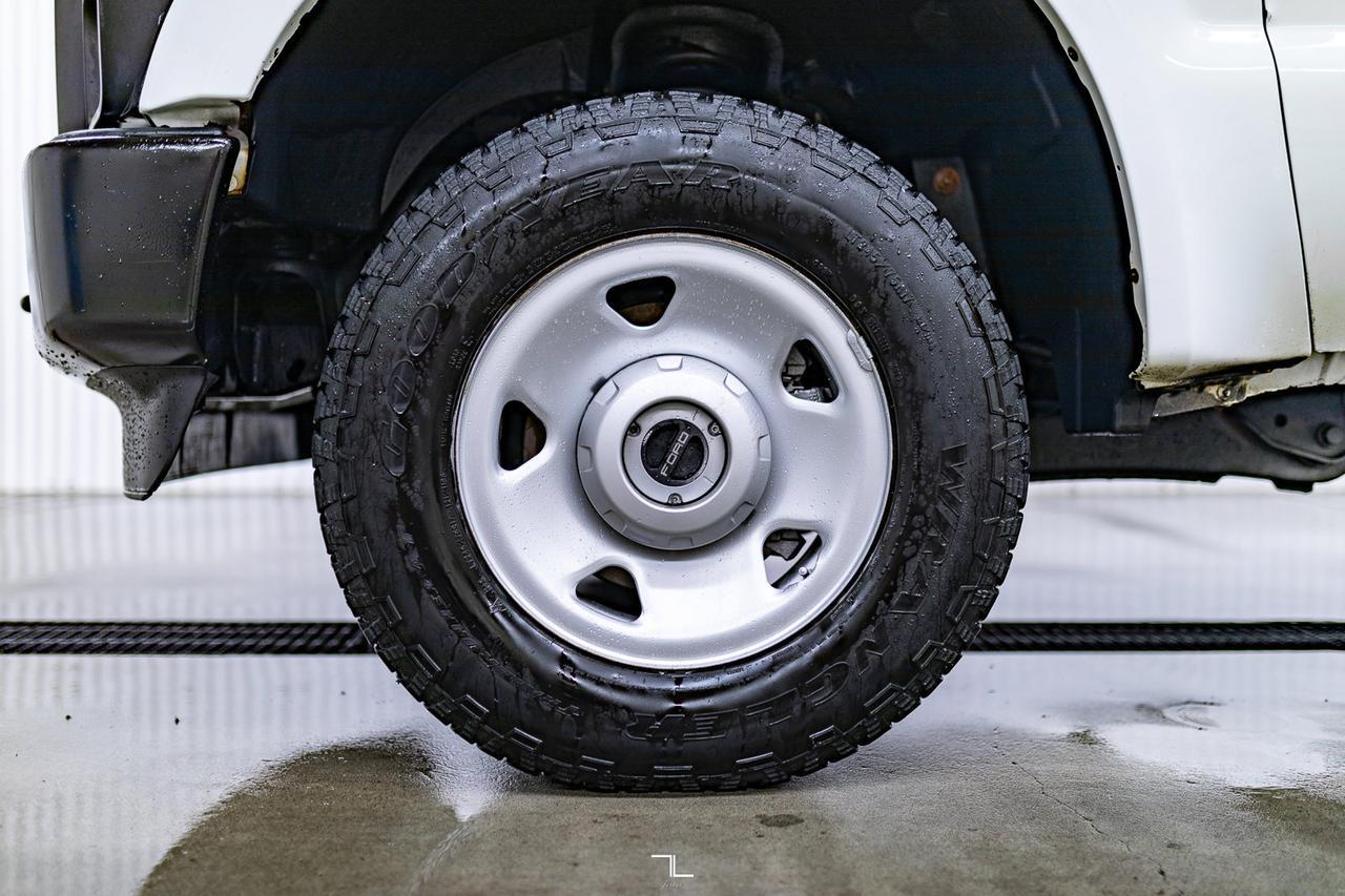 2009 Ford F-250 4x4 Reg Cab XL Longbox Red Deer AB