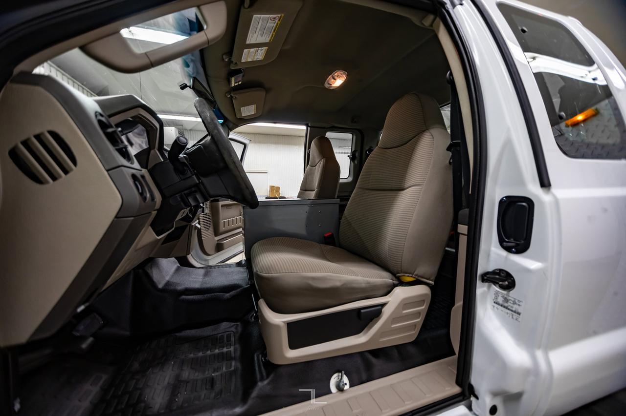 2009 Ford F-350 4x4 Super Cab XL Service Box Power Gate Red Deer AB