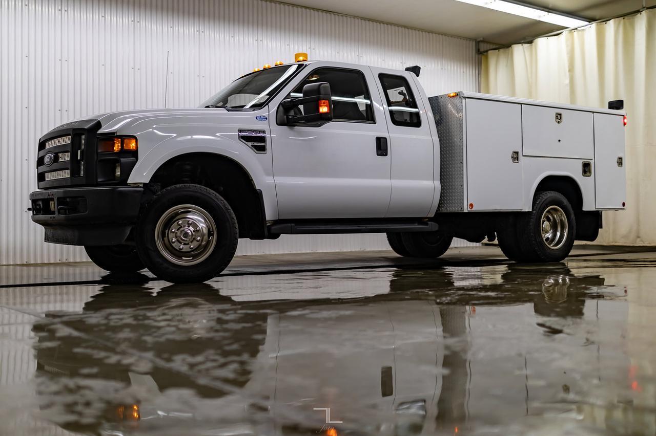 2009 Ford F-350 4x4 Super Cab XL Service Box Power Gate Red Deer AB