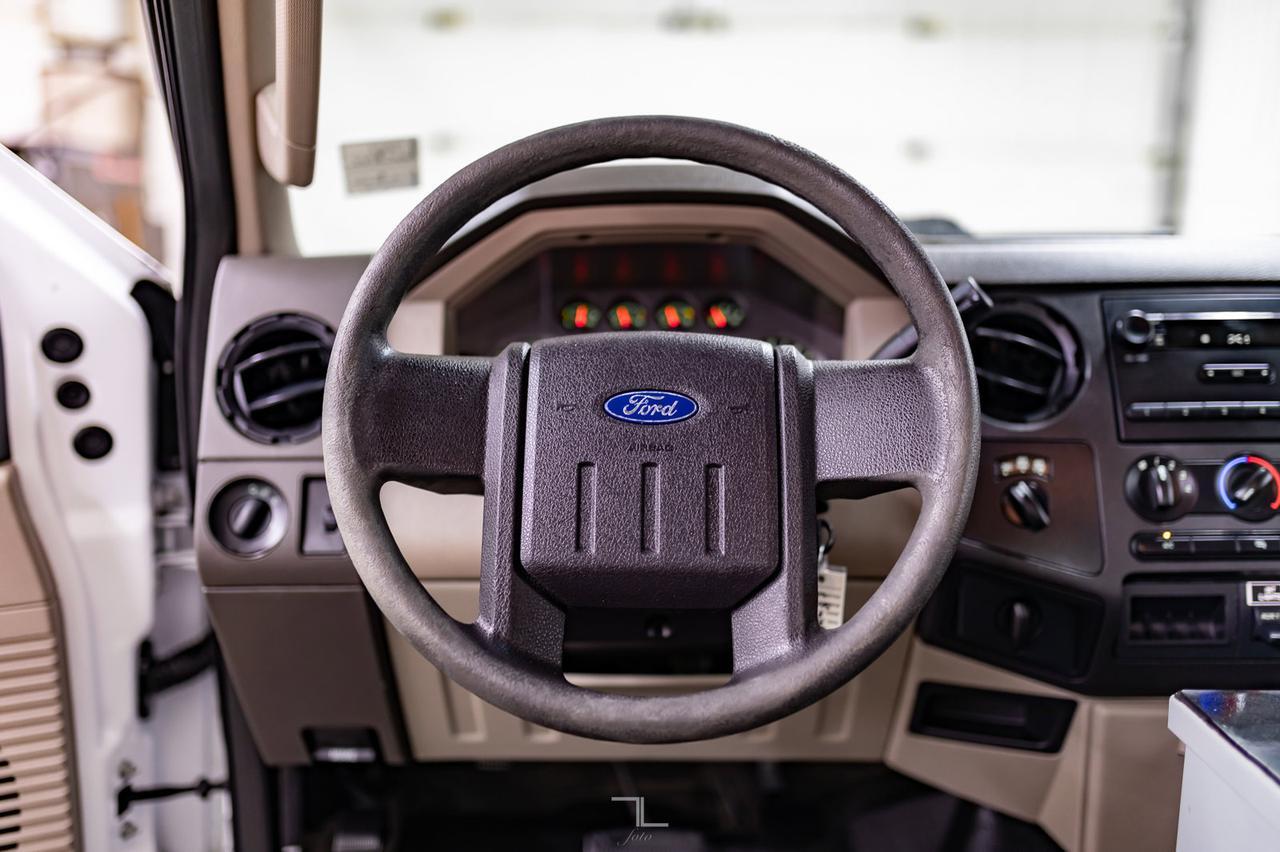 2009 Ford F-350 4x4 Super Cab XL Service Box Power Gate Red Deer AB