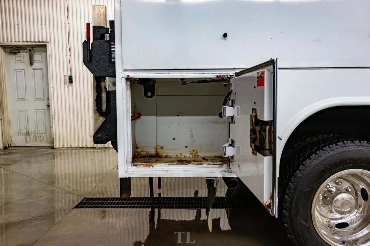 2009 Ford F-350 4x4 Super Cab XL Service Box Power Gate Red Deer AB