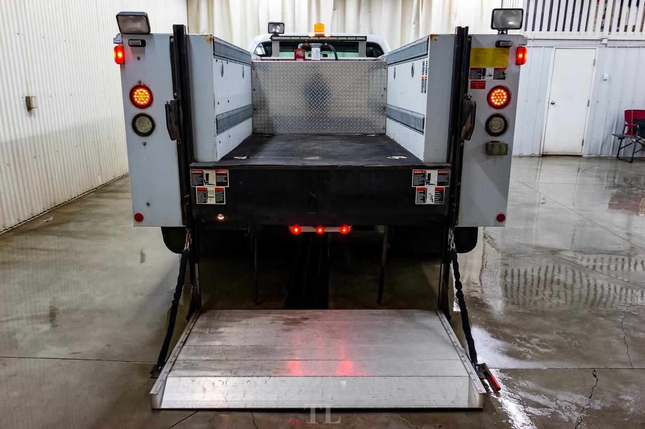 2009 Ford F-350 4x4 Super Cab XL Service Box Power Gate Red Deer AB