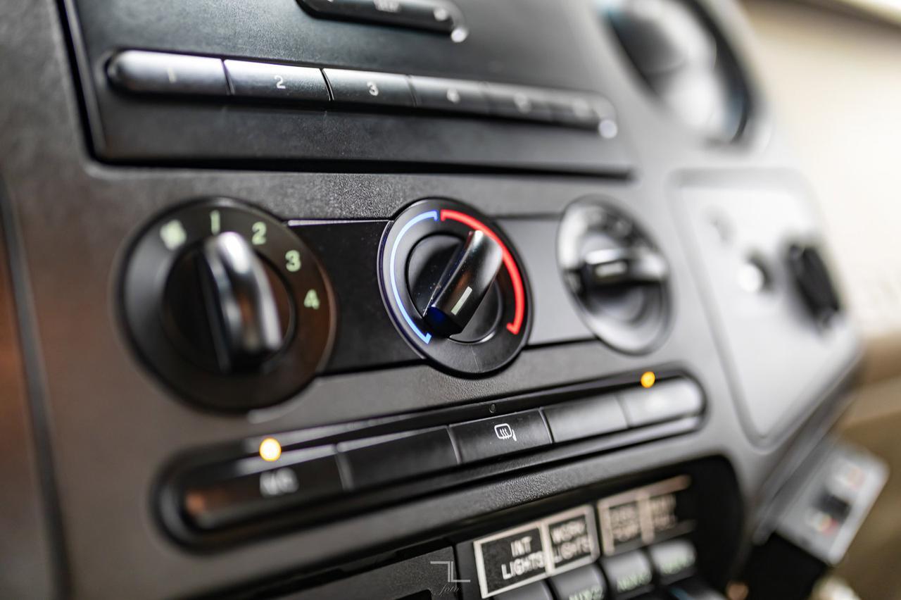 2009 Ford F-350 4x4 Super Cab XL Service Box Power Gate Red Deer AB