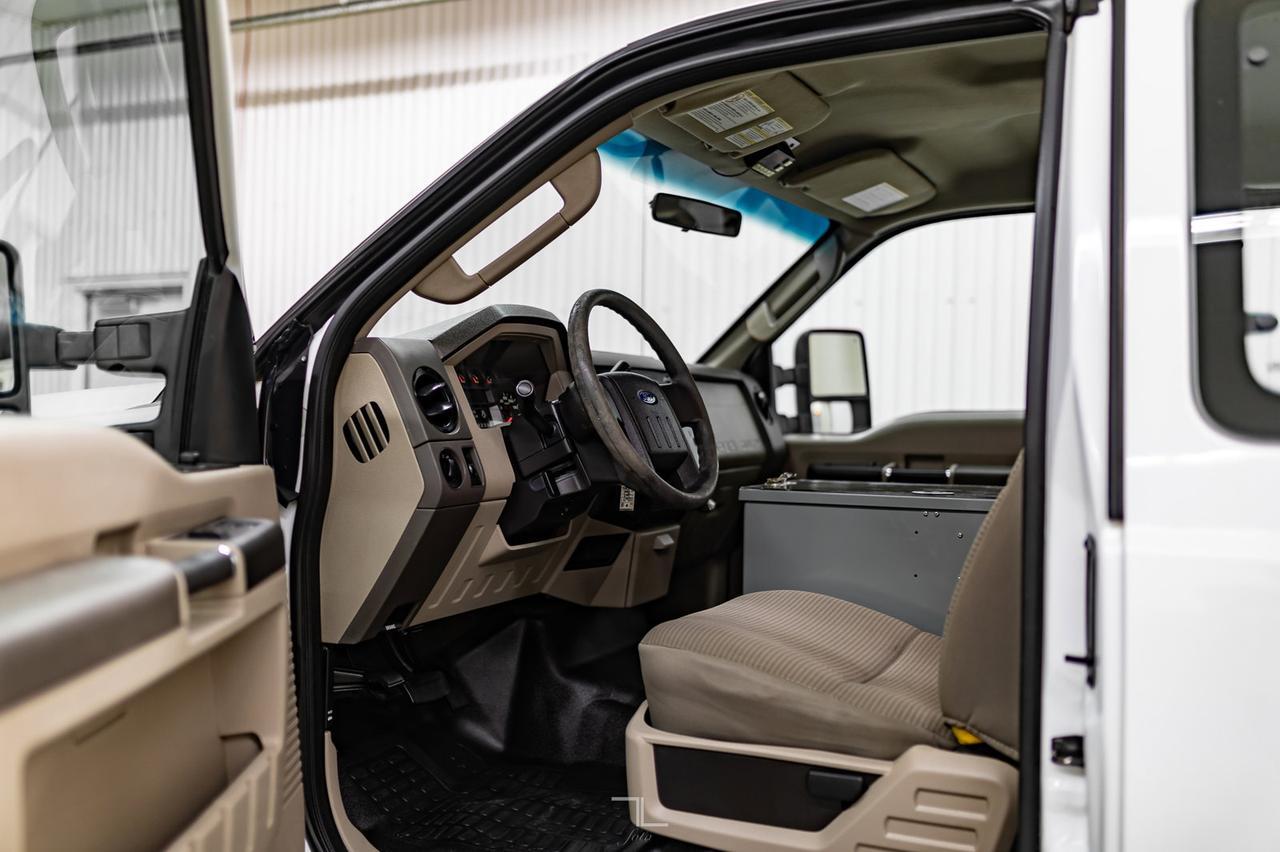 2009 Ford F-350 4x4 Super Cab XL Service Box Power Gate Red Deer AB