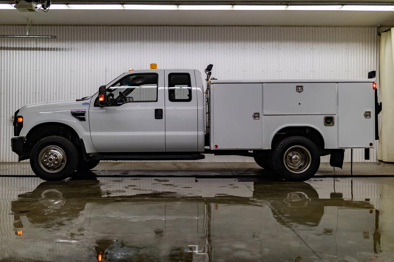 2009 Ford F-350 4x4 Super Cab XL Service Box Power Gate Red Deer AB