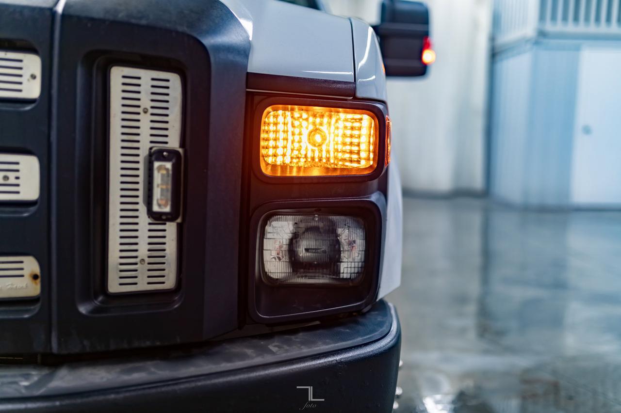 2009 Ford F-350 4x4 Super Cab XL Service Box Power Gate Red Deer AB