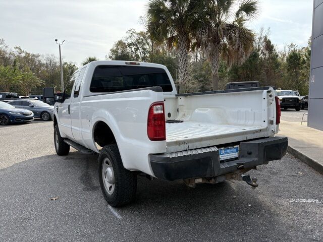 2009 Ford F-350 photo 2