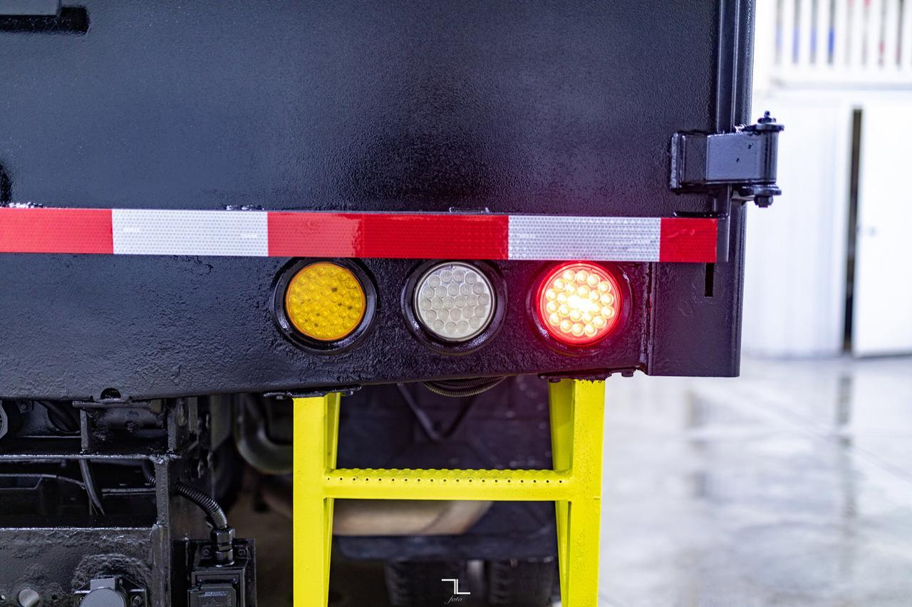 2009 Ford F-550 4x2 Crew Cab XL Dump Box Red Deer AB