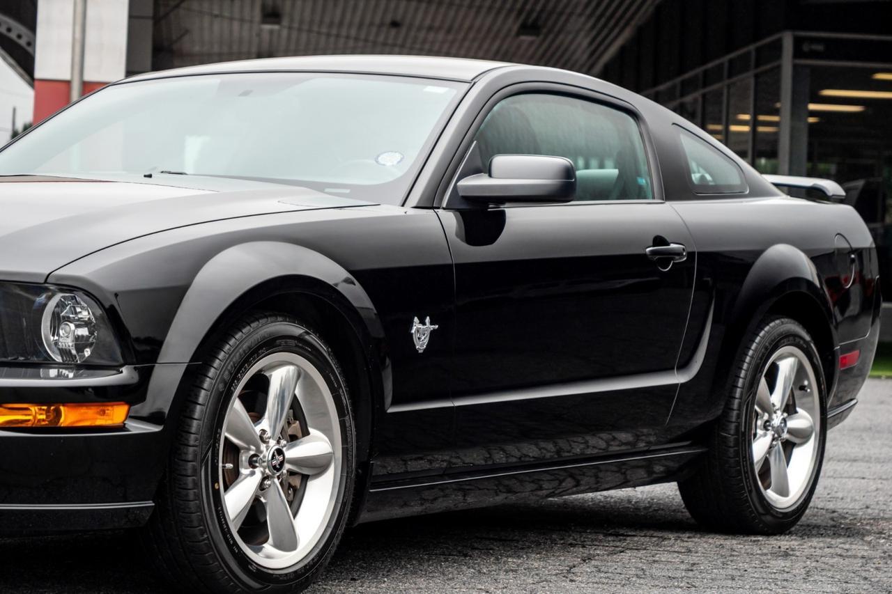 2009 Ford Mustang GT Premium / Manual / 4.6L V8 / Heated Leather Seats! Lincolnton NC