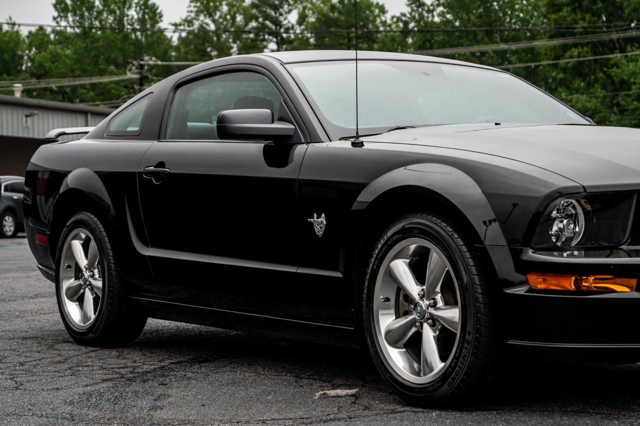 2009 Ford Mustang GT Premium / Manual / 4.6L V8 / Heated Leather Seats! Lincolnton NC