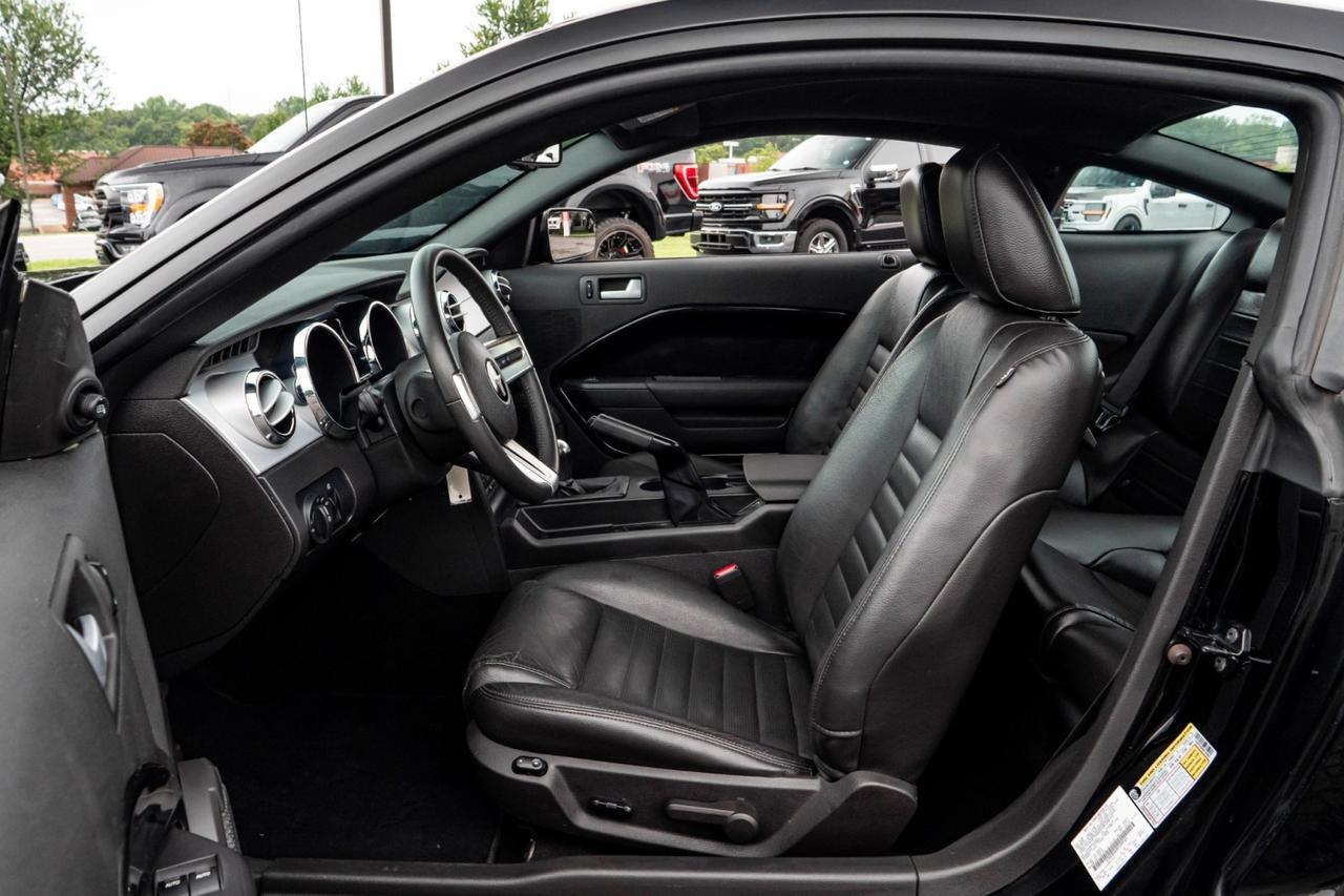 2009 Ford Mustang GT Premium / Manual / 4.6L V8 / Heated Leather Seats! Lincolnton NC