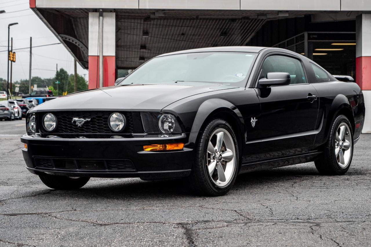 2009 Ford Mustang GT Premium / Manual / 4.6L V8 / Heated Leather Seats! Lincolnton NC