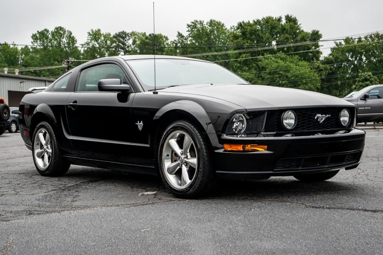 2009 Ford Mustang GT Premium / Manual / 4.6L V8 / Heated Leather Seats! Lincolnton NC