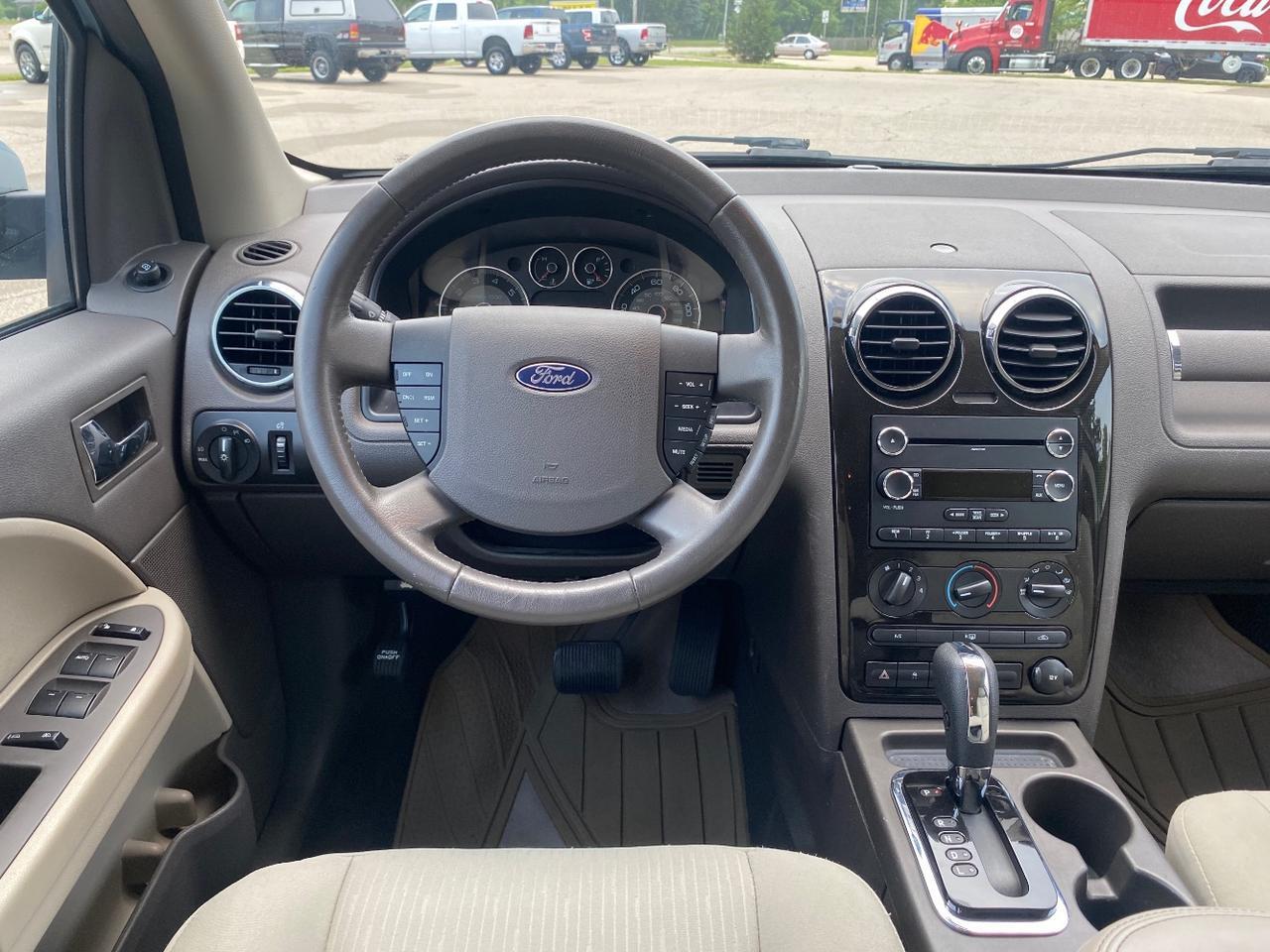 2009 Ford Taurus X SEL FWD Hastings MI