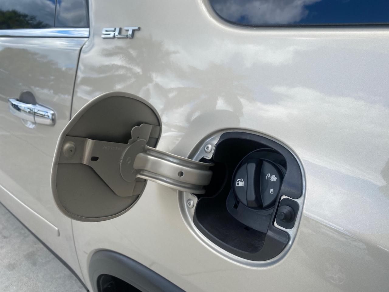 2009 GMC Acadia SLT2 LOW MILES LEATHER Pompano Beach FL