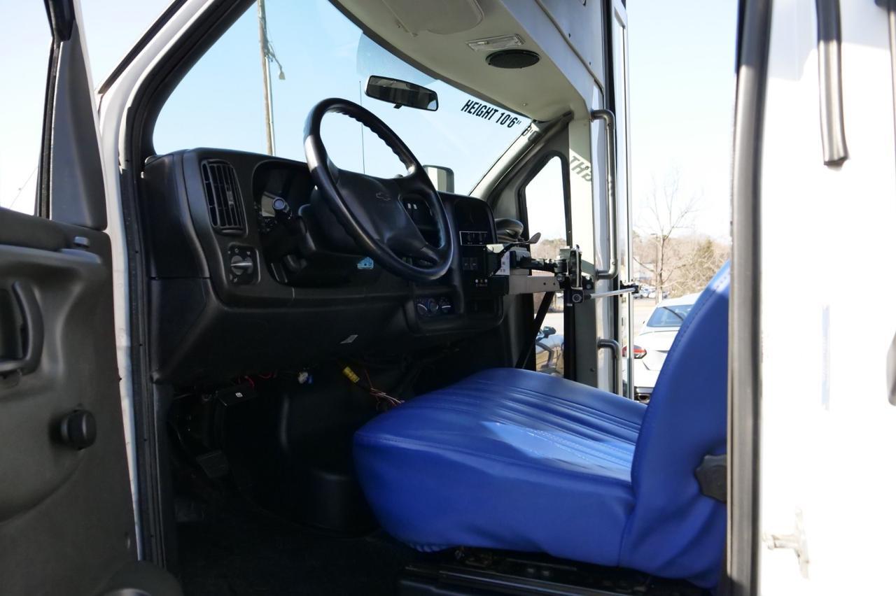 2009 GMC C4500 Champion Challenger Bus / Handicap Lift / LOW MILES! Lincolnton NC