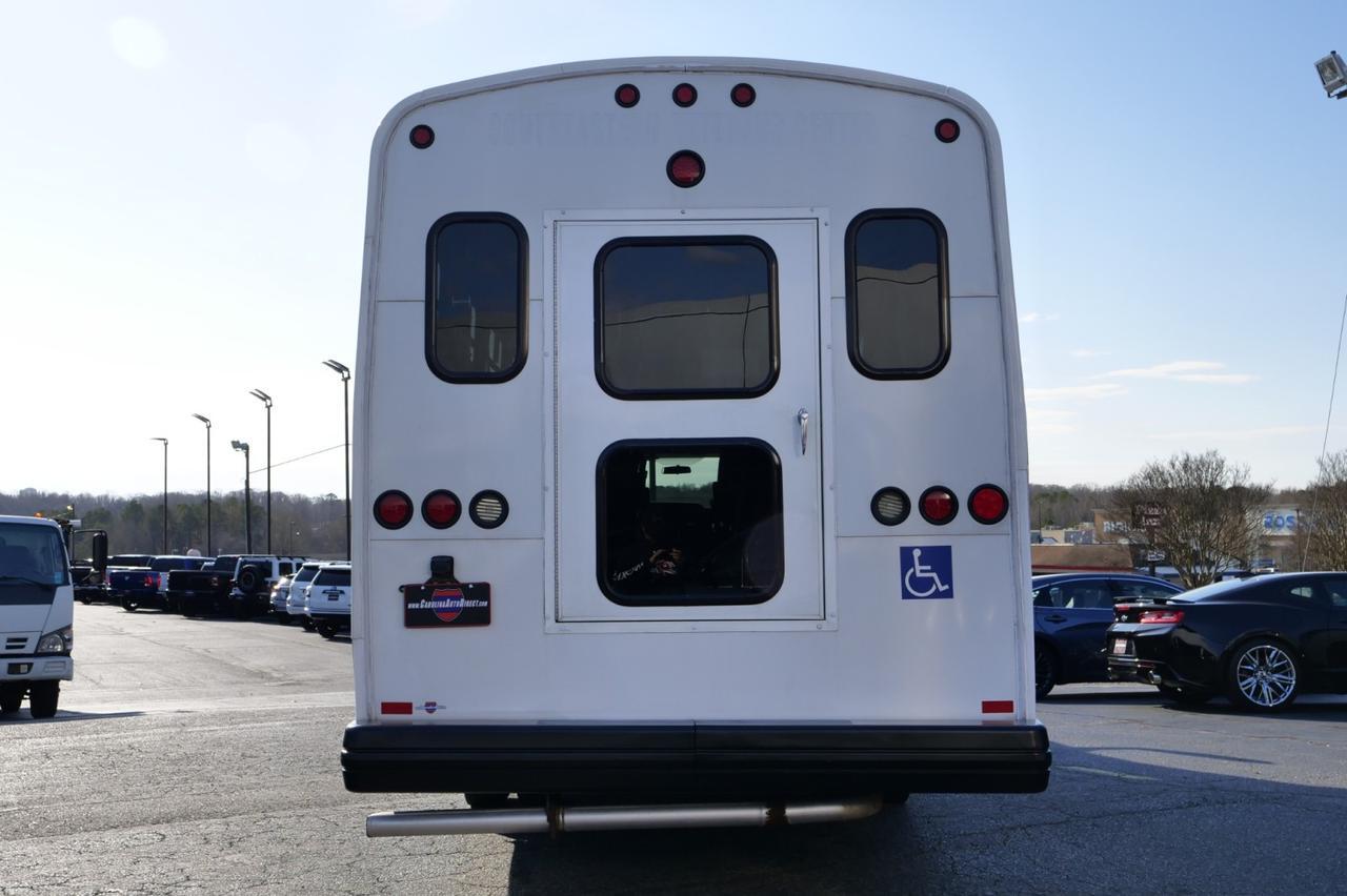 2009 GMC C4500 Champion Challenger Bus / Handicap Lift / LOW MILES! Lincolnton NC