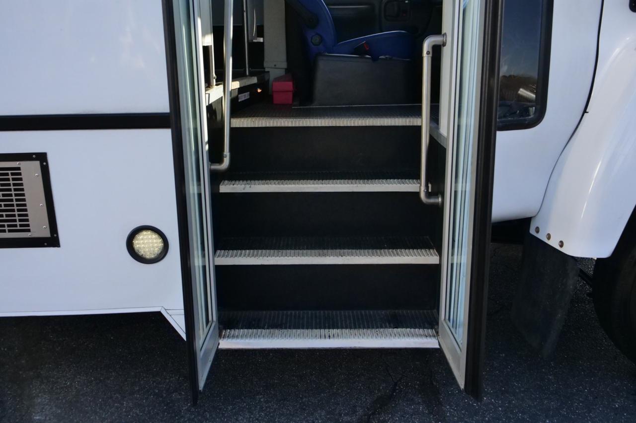2009 GMC C4500 Champion Challenger Bus / Handicap Lift / LOW MILES! Lincolnton NC