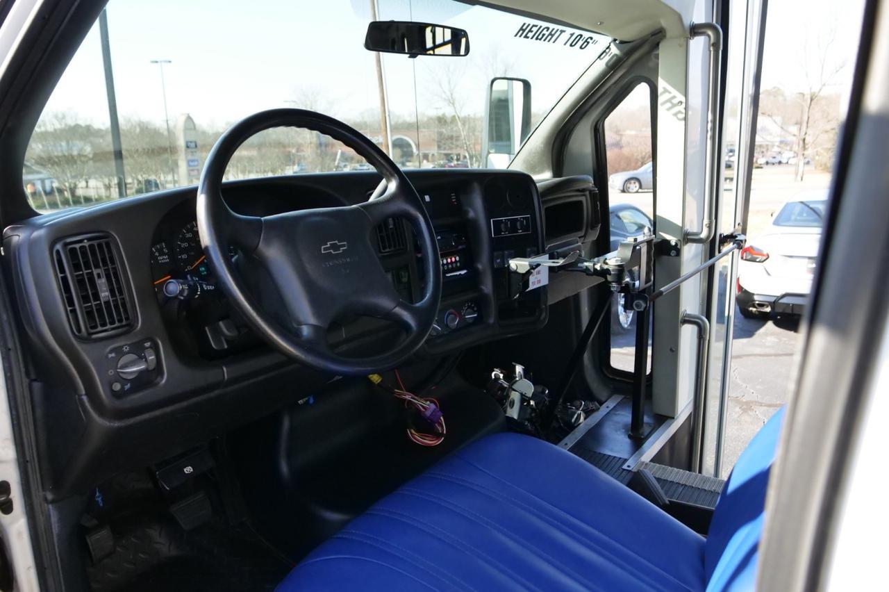 2009 GMC C4500 Champion Challenger Bus / Handicap Lift / LOW MILES! Lincolnton NC