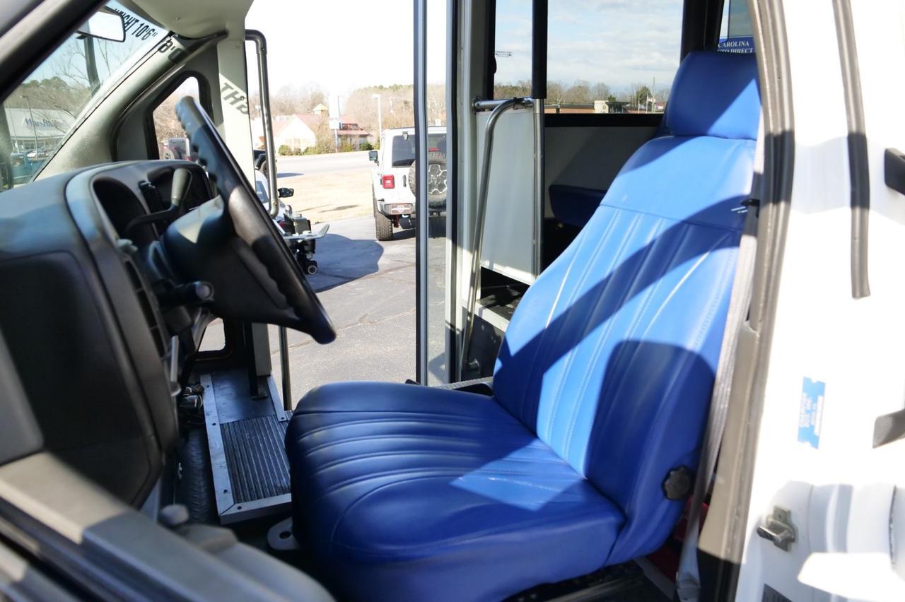 2009 GMC C4500 Champion Challenger Bus / Handicap Lift / LOW MILES! Lincolnton NC