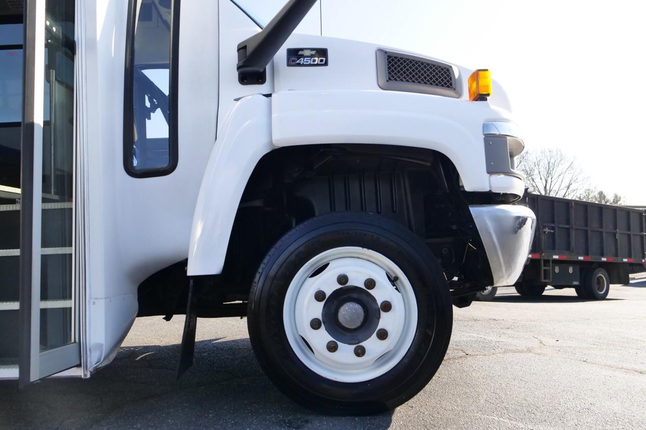 2009 GMC C4500 Champion Challenger Bus / Handicap Lift / LOW MILES! Lincolnton NC