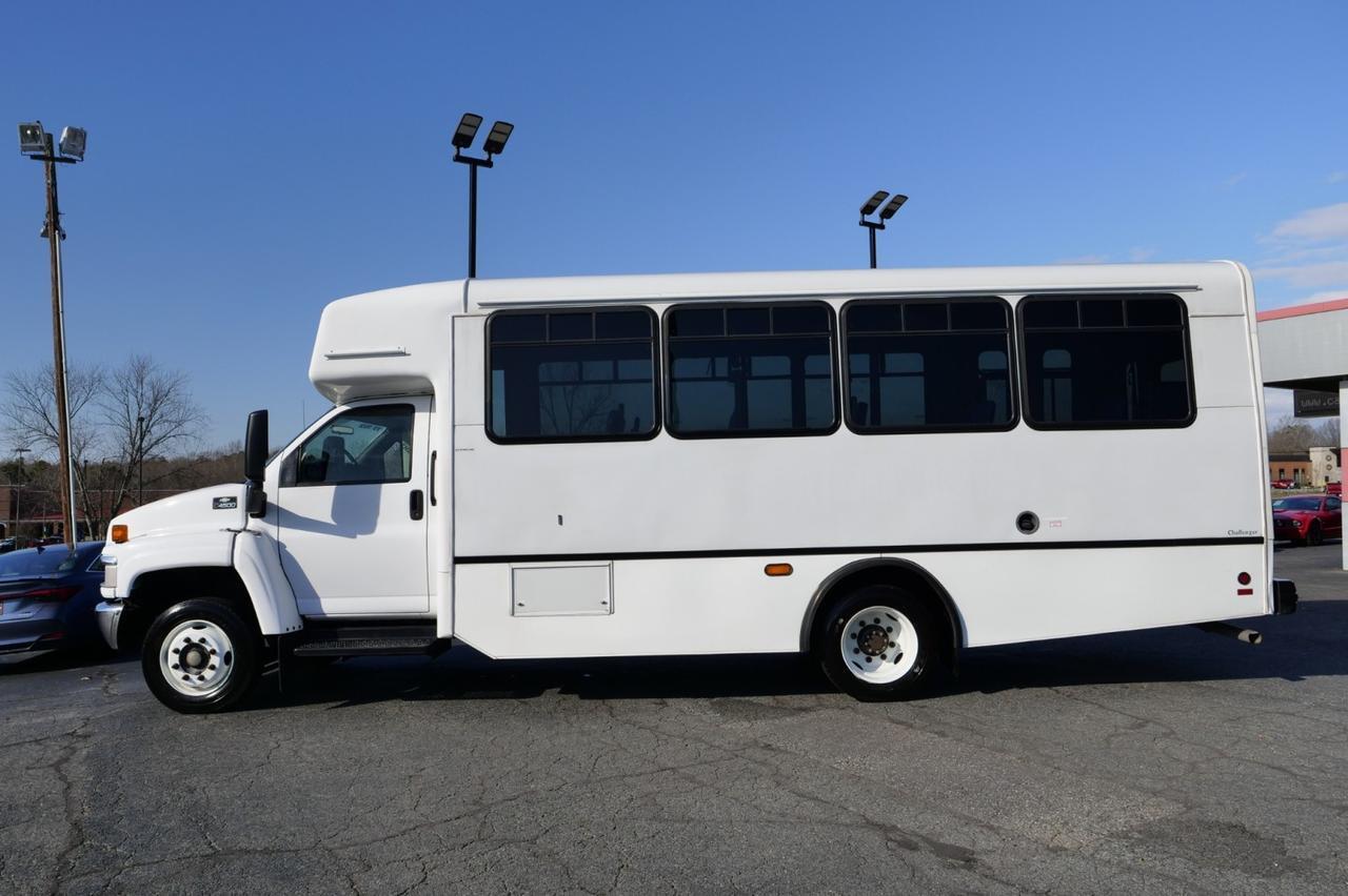 2009 GMC C4500 Champion Challenger Bus / Handicap Lift / LOW MILES! Lincolnton NC