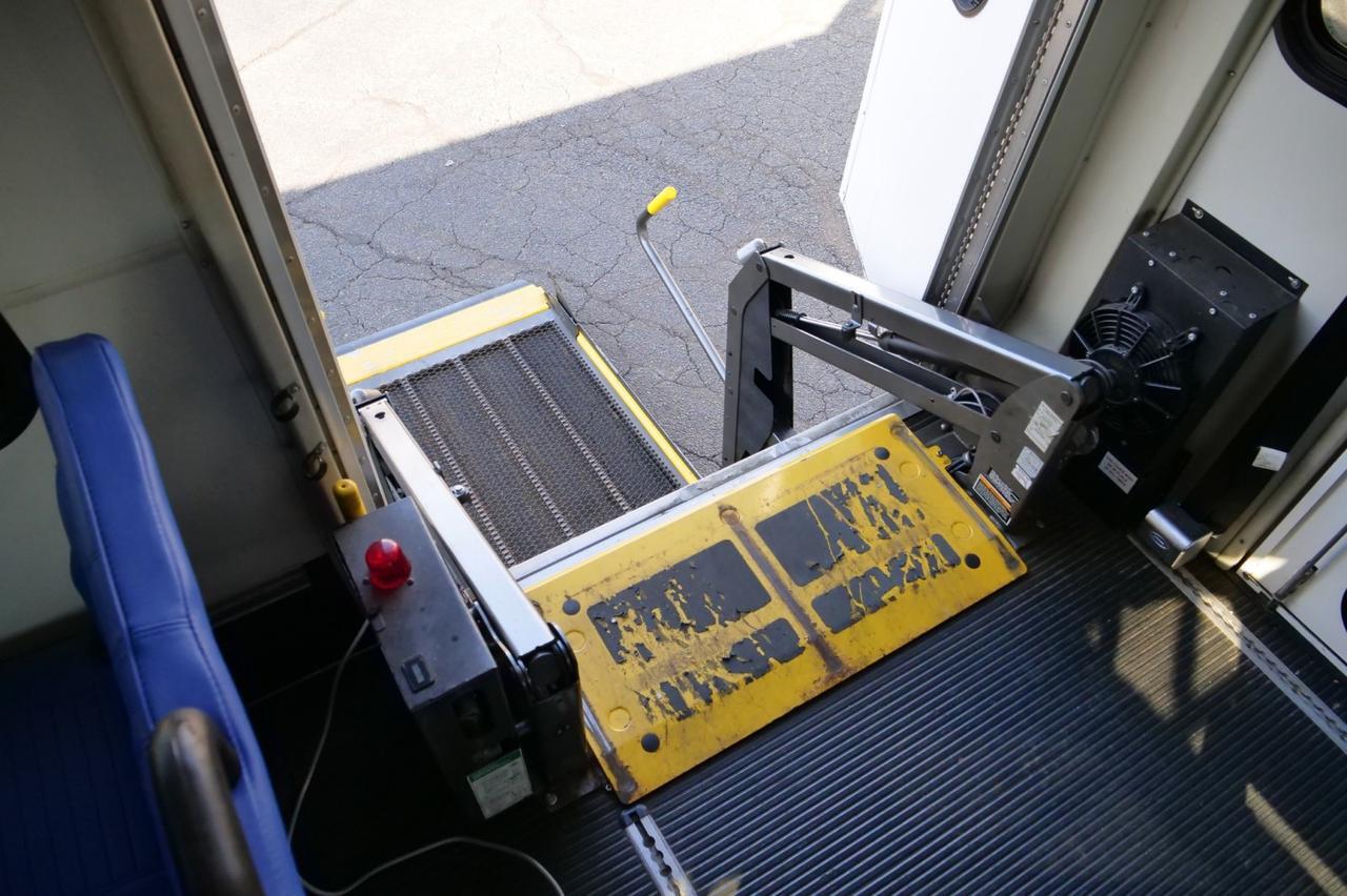 2009 GMC C4500 Champion Challenger Bus / Handicap Lift / LOW MILES! Lincolnton NC