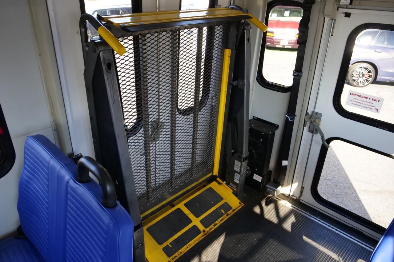 2009 GMC C4500 Champion Challenger Bus / Handicap Lift / LOW MILES! Lincolnton NC