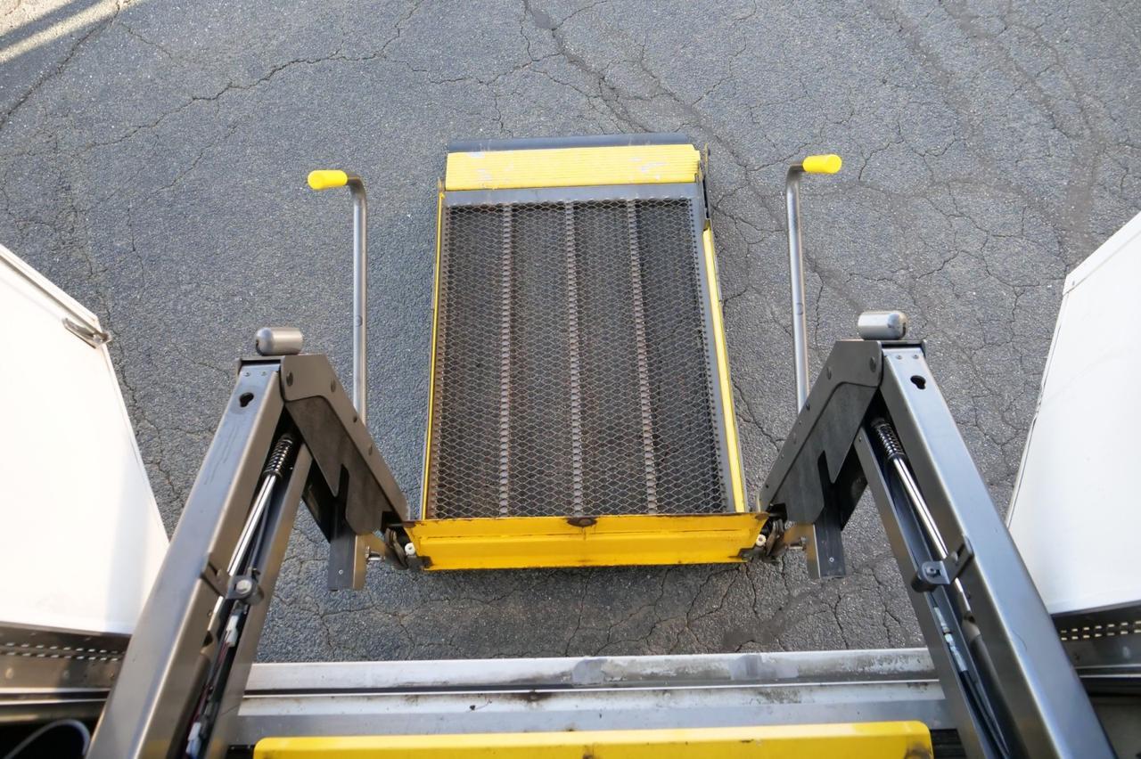 2009 GMC C4500 Champion Challenger Bus / Handicap Lift / LOW MILES! Lincolnton NC