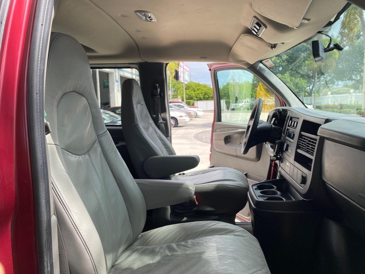 2009 GMC Savana Passenger LOW MILES 53,014 1 OWNER 8 Passenger Pompano Beach FL