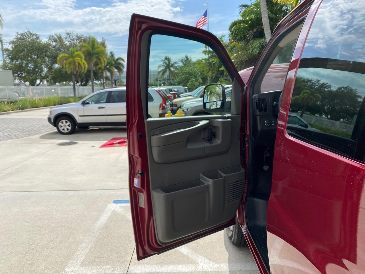 2009 GMC Savana Passenger LOW MILES 53,014 1 OWNER 8 Passenger Pompano Beach FL