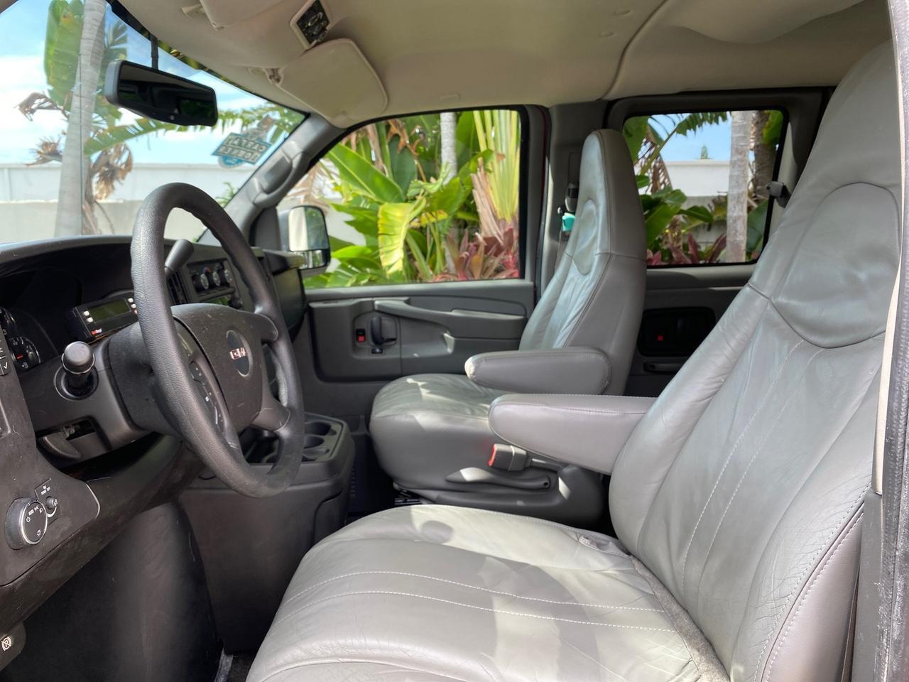 2009 GMC Savana Passenger LOW MILES 53,014 1 OWNER Pompano Beach FL