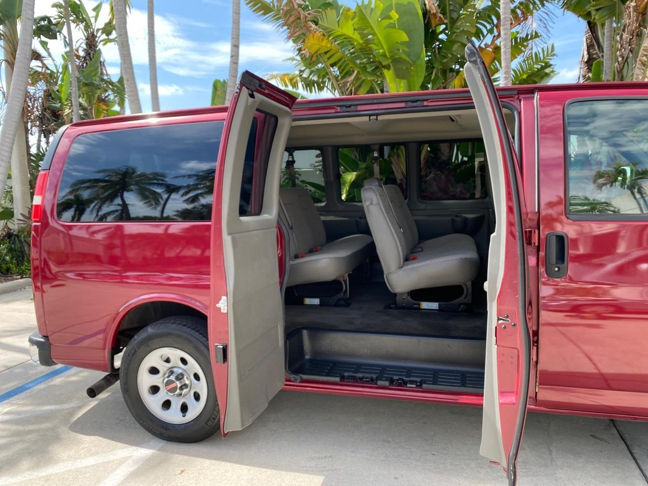 2009 GMC Savana Passenger LOW MILES 53,014 1 OWNER Pompano Beach FL