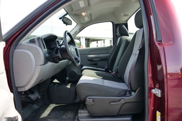 2009 GMC Sierra 1500 4X4 / 4.3L V6 / Trail Boss Wheels / Regular Cab! High Point NC