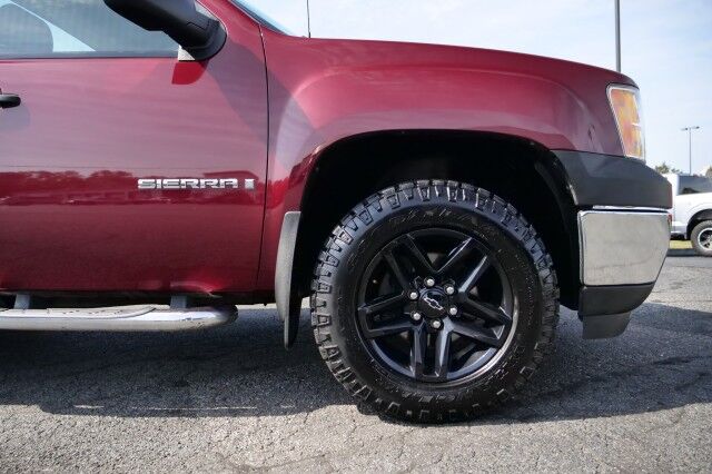 2009 GMC Sierra 1500 4X4 / 4.3L V6 / Trail Boss Wheels / Regular Cab! High Point NC