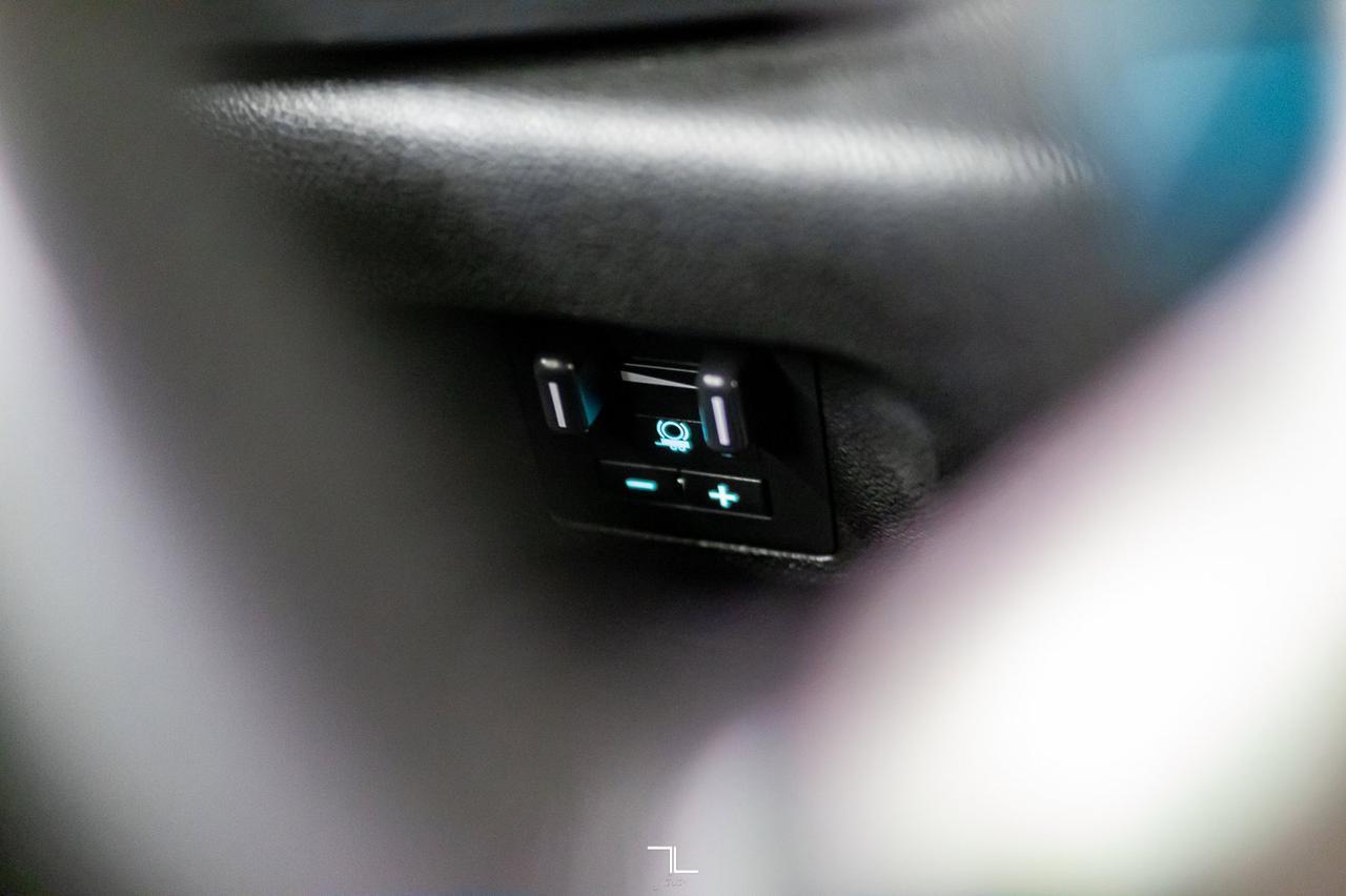 2009 GMC Sierra 2500HD 4x4 Crew Cab SLE Z71 PSeat Red Deer AB