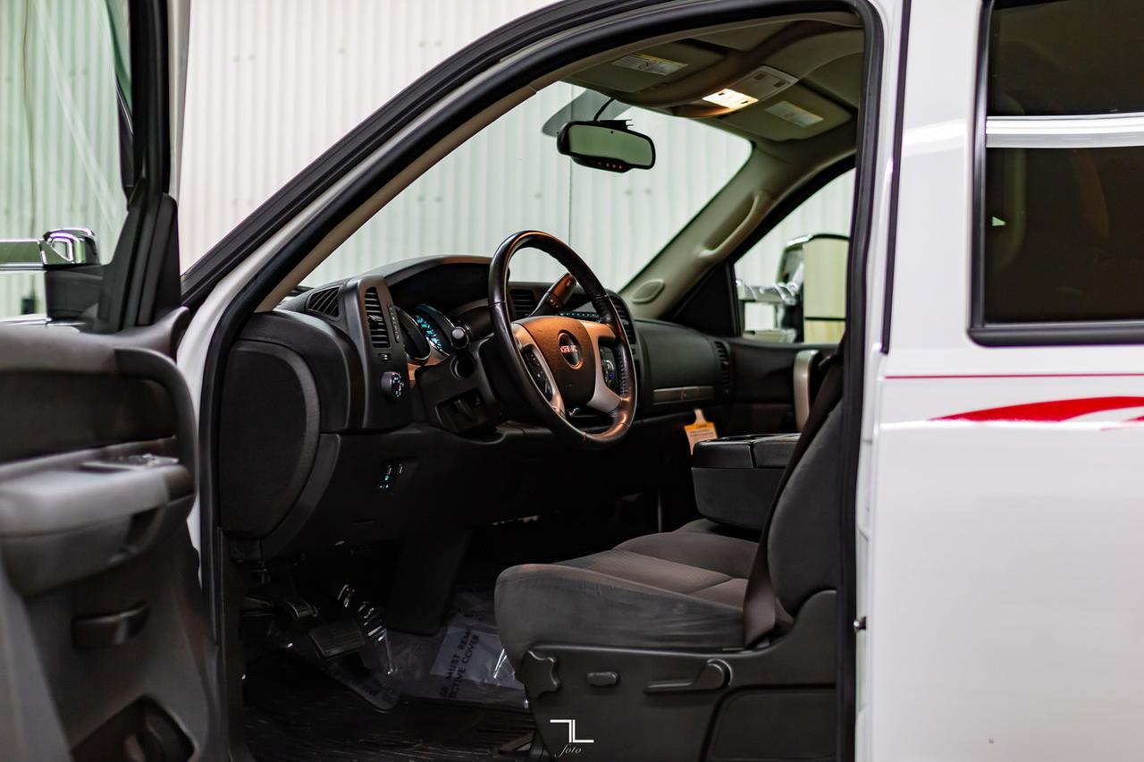 2009 GMC Sierra 2500HD 4x4 Crew Cab SLE Z71 PSeat Red Deer AB