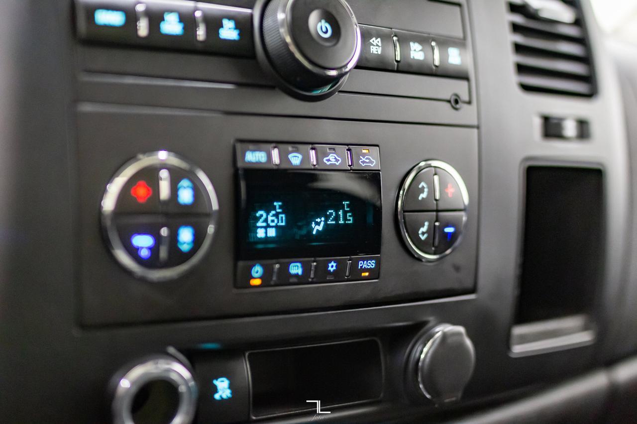 2009 GMC Sierra 2500HD 4x4 Crew Cab SLE Z71 PSeat Red Deer AB