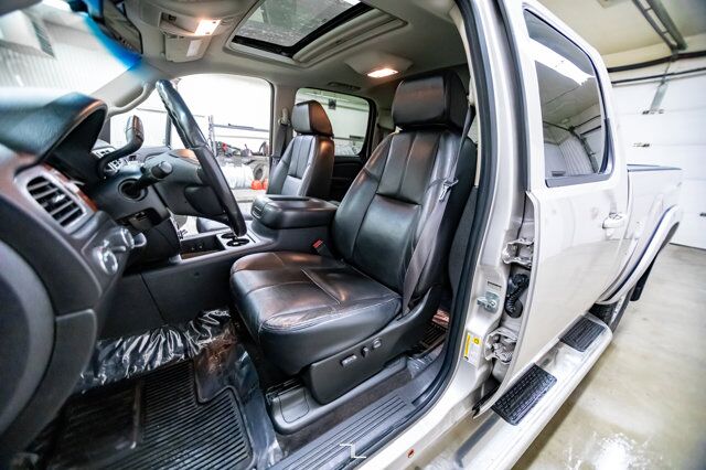 2009 GMC Sierra 2500HD 4x4 Crew Cab SLT Z71 Diesel Leather Roof Red Deer AB