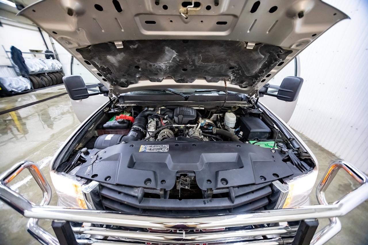 2009 GMC Sierra 2500HD 4x4 Crew Cab SLT Z71 Diesel Leather Roof Red Deer AB